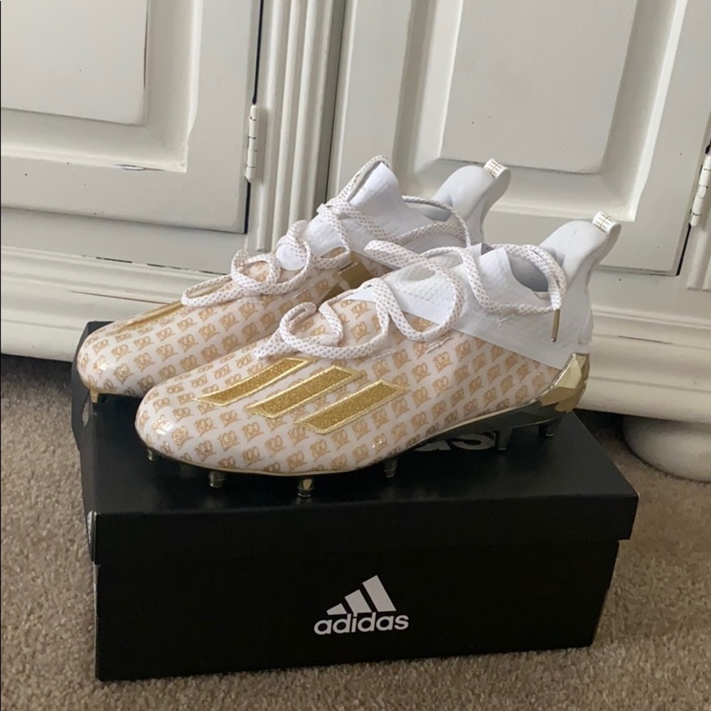Men’s football cleats